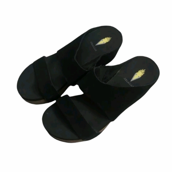 Volatile women's sandal size 7